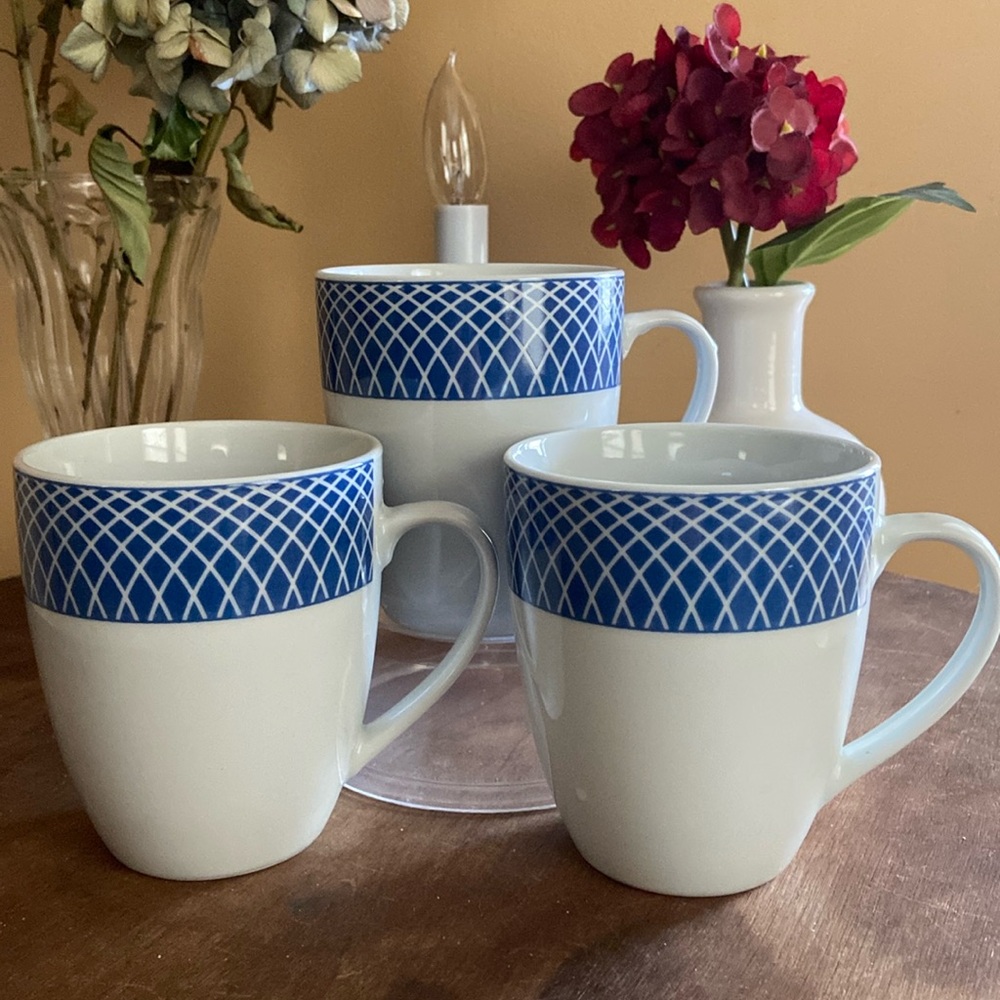 🌸Set of 3 H2K Home to Kitchen Porcelain White & Blue Coffee Mugs ,Cups